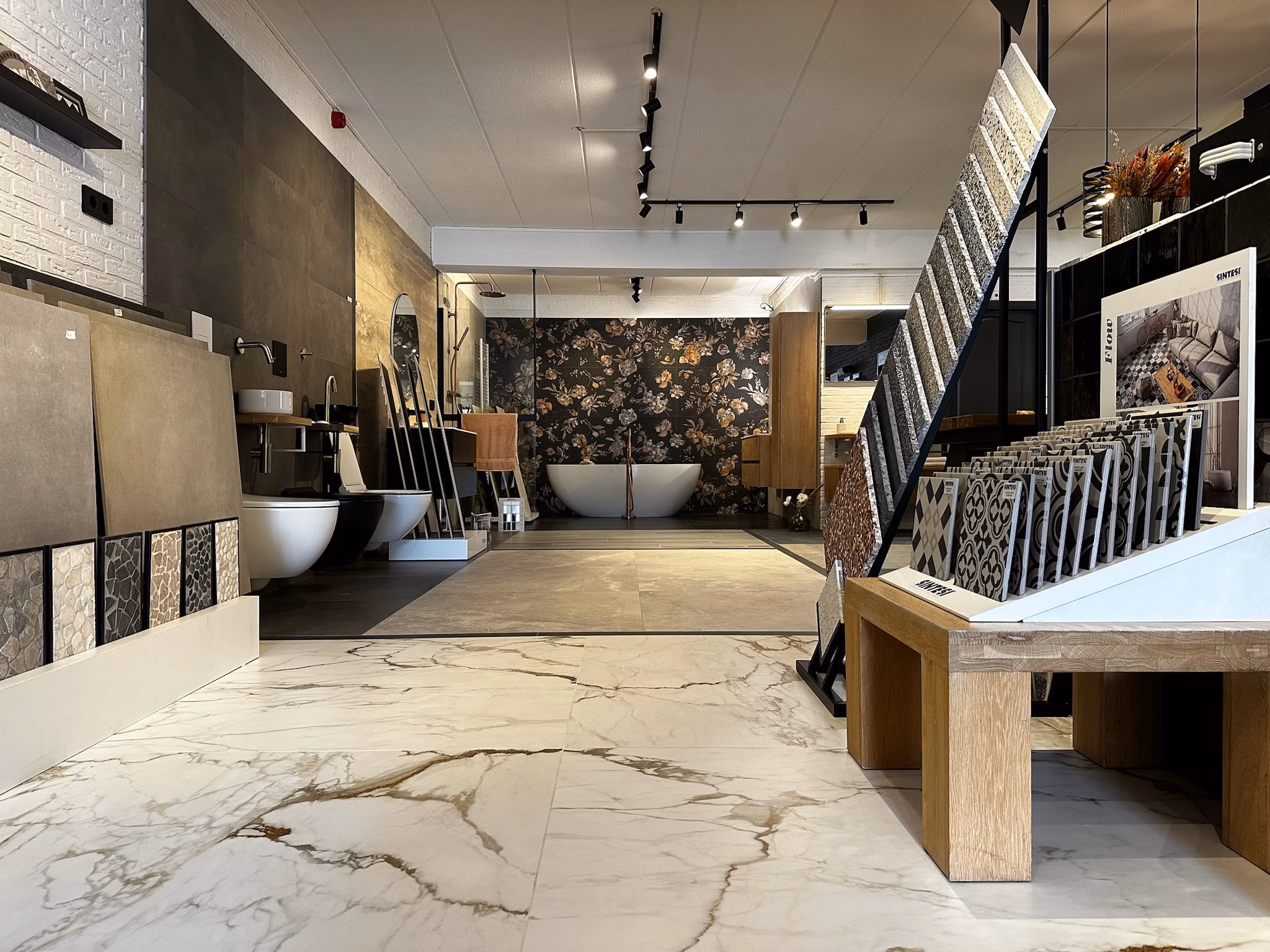 Hoe kies je de juiste tegel? Tips over formaat, materiaal en onderhoud